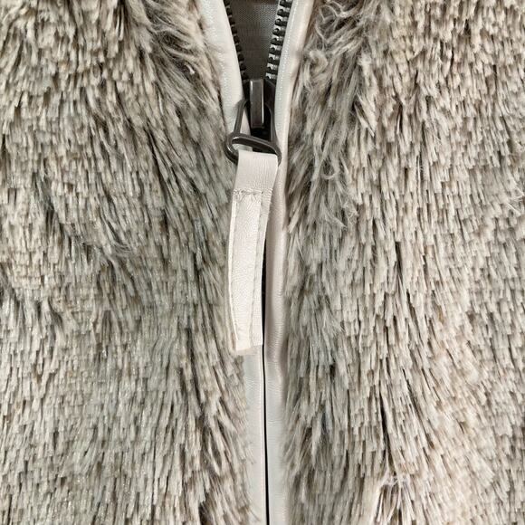 Altar'd State Faux Fur Teddy Hooded Vest Beige Cream Size Medium Zip Closure - Picture 5 of 10